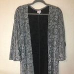 LuLaRoe Grey Textured Floral Lindsay sz L GUC Photo 1