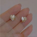Faux Pearl Zircon Flower Stud Earrings Gold Tone NWT Photo 1