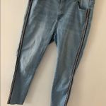 Iris  Jeans Los Angeles Photo 2