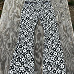 Wild Fable Black & white heart flare legging‎ pants size xs Photo 0