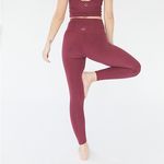 Beyond Yoga  Caught in the Midi High Rise Spacedye Legging in Berry Size Small Photo 1