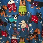 Uniform Advantage  short sleeved v-neck scrub top in blue with dog print size XS Photo 8