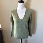 Tuckernuck Vneck Cashmere Sweater Womens Green Long Sleeve Medium Photo 1