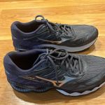 Mizuno  wave 20 D Women’s 11.5 sneakers. MSRP 140 like new Photo 4