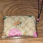 Coach Wristlet Photo 0