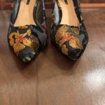 Tahari  Gia Floral Jacquard Kitten Heel Pumps Black Pointed Toe Size 7.5 M Photo 4