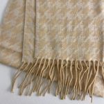 NWOT Women’s cream‎ tan patterned tassel soft knit warm scarf made in Germany Photo 2
