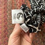 BLACK & WHITE GEOMETRIC STRAPPY CROP TOP Photo 3