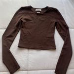 Aritzia  Babaton
Contour Crew Longsleeve Crop Top Photo 6