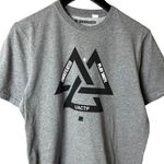 Urban Outfitters Undefeated Play Dirty T Shirt Gray Medium M Graphic Tee Cotton Short Sleeve Logo Photo 0