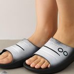 OOFOS OOahh  Sport Slide Sandals – Unisex M6/W8 – Black/White Fade – (B5) Photo 0