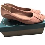 Nine West Womens size 8 light pink suede heels Photo 2