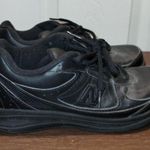 New Balance Women's US Size 6 Leather Lace Up Walking Sneakers Black WW577BK Photo 2