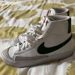 Nike  blazers 77 lucid green size 6 Photo 1