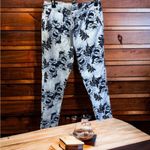 Love Encounter Los Ángeles floral tropical white/ blue pant with pockets size M Size M Photo 6