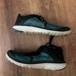 Nike running tennis shoes Photo 4