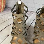 Daisy Fuentes Wedges Photo 5