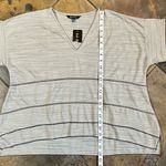 NWT Yak & Yeti Gray Tiered Short Sleeve T Photo 4