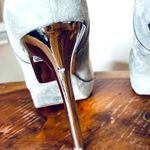 Women’s Michael KORS Grey Suede PLATFORM PUMPS Chrome heel sz 9 Almond toe Gray Photo 5