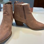 Carlos Santana NIB  Valiant Taupe Suede Ankle Boots Size 7 Photo 4
