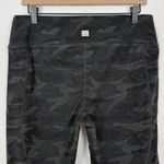 Vuori Clean Elevation 7/8 Pocket Leggings Black Camo Size Large Photo 3