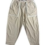 Nike Sportswear Essential Woven High-Rise Pants Sherpa detail Photo 3