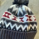 Old Navy  Knit Cuffed Beanie Gray White Red Aztec stripes snowboarding ski Sz S Photo 8