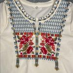 Entro  white embroidered floral short sleeve t shirts no tag should be medium Photo 3