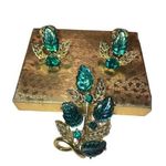 Vintage Emerald Gold Tone Iridescent Brooch and Earrings Set Jewelry Leaves Flor Green Photo 0