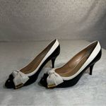 Salvatore Ferragamo Ballin Italy Black & Cream Bow Heels – Size 35 (Approx US 5) Photo 2