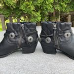 Size fits 8 Dolce Vita Short Western Cowboy Boots Zip up Black w/Concho Photo 4