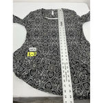 Roz & Ali Womans Petite Fit & Flare Blouse MP Black White Pullover Scoop Neck Photo 6