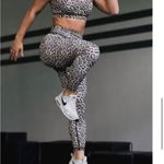 Zyia Active Wear Leopard Print Scrunch Butt 7/8 legging Size 4 Photo 1