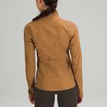 ၄၁NWOT Lululemon Fast and Free Windbreaker Bold Beige Tan Size 6 Photo 1