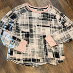 Kensie  Gray and Black Plaid Shirt size large super soft Photo 0