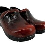 Sanita Professional Kelly Closed Clog Slip On Round Toe Leather Black Red 6.5 Photo 1