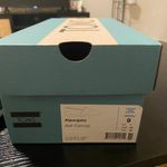 Toms Canvas Shoes Photo 2