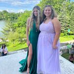 lady black tie Emerald Green Prom / Formal Dress Photo 5