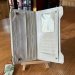 Badgley Mischka NWT white quilted faux leather slim wallet gold accents $59 MSRP Photo 4