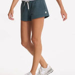 Vuori NWOT  SHORTS Photo 0