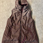 Lululemon  Puffer Vest size 8 burgundy Photo 0