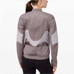 Lululemon Polar Pace Run Jacket Coat Size 8 Pelt Lunar Rock Iced Iris Like New Photo 4