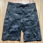 Athleta camo ultimate stash pocket 7” short small Photo 0