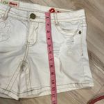 Hot Kiss White Distressed Denim Shorts Women’s Size 5 Cici Lace Detail Photo 9