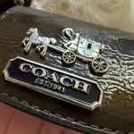 Coach  Wallet Olive Green Patent Leather – Pink Interior, Vintage & Chic Photo 7