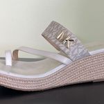 Michael Michael Kors Women's Jilly Mid Wedge Logo Wedge Thong Sandals Tan Size 10 Photo 1