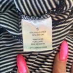 Riders By Lee Blue and White Short Sleeve Cols Shoulder Ruffled Blouse Photo 11