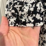 Laundry by Shelli Segal  Women’s Black and White V-Neck Floral Blouse Size L Photo 4