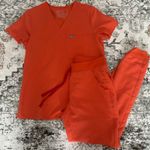FIGS  Scrubs Set Photo 0
