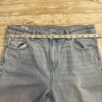 AE Strigid Mom Jean Lightwash 10 Long Photo 1